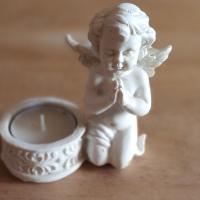 Bougeoir ange priant pour la paix