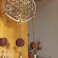 Mobile fleur de vie, graine de Rudraksha et clochettes