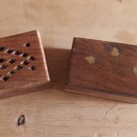 Petite boîte en bois artisanale