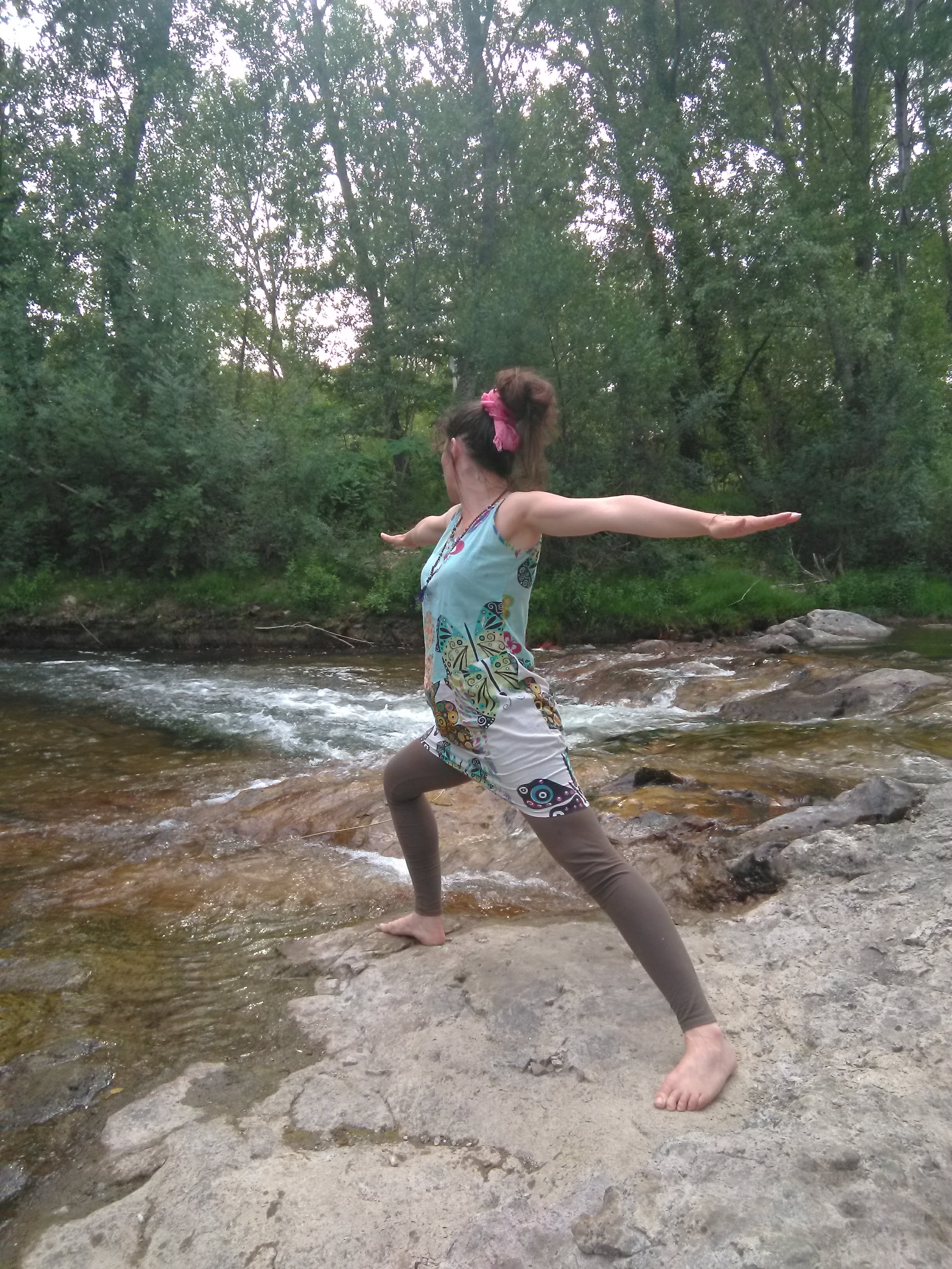 Virabhadrasana II - la posture du guerrier II  ॐ