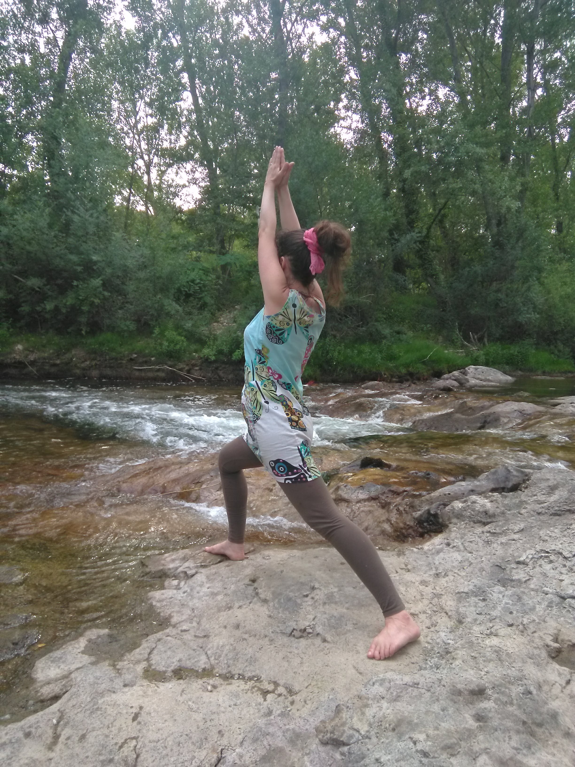 Virabhadrasana I - la posture du guerrier I  ॐ