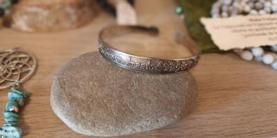 Bracelet tibétain plaqué argent « Om Mani Padme Hum »